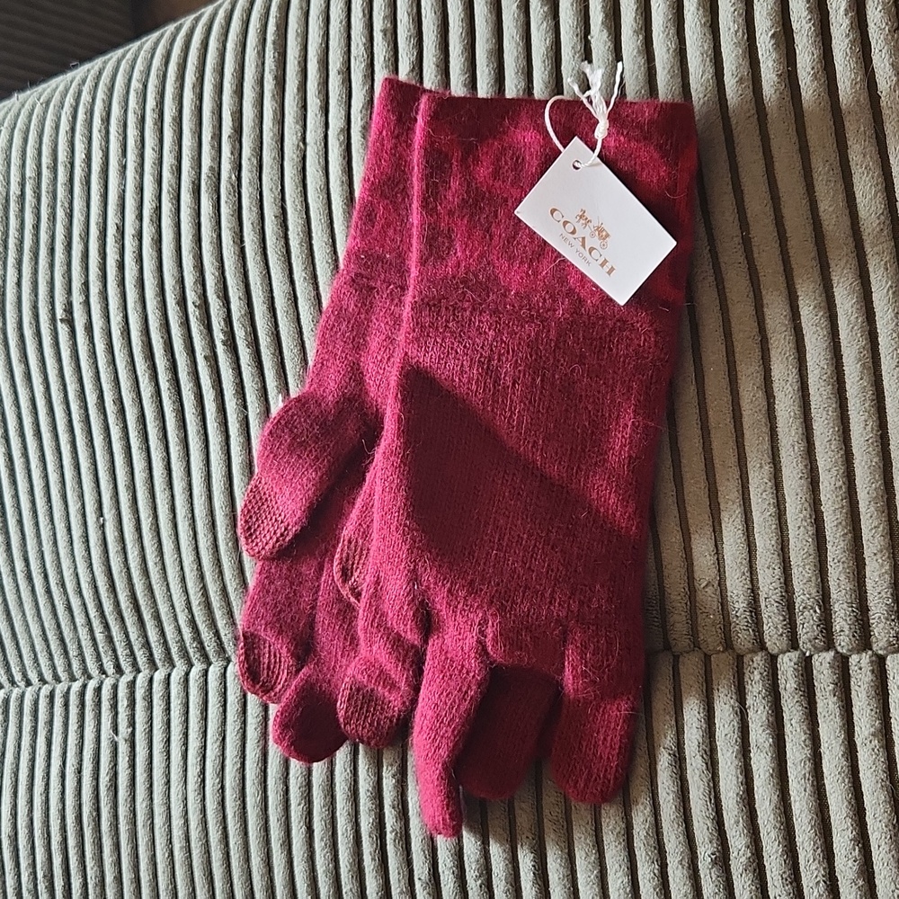 Maroon Coach gloves with tag